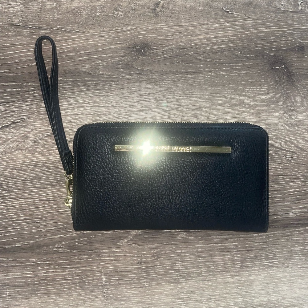 Steve Madden wristlet